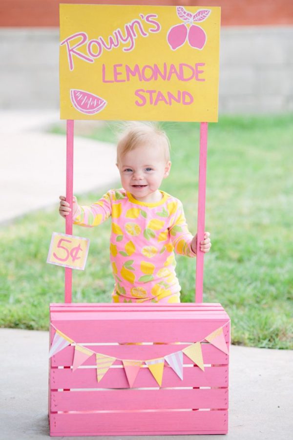 25+ Lemonade Stands, Recipes and Printables - Page 2 - The Girl Creative